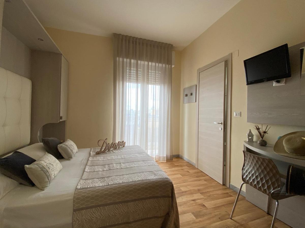 Hotel Jumbo Ріміні Екстер'єр фото