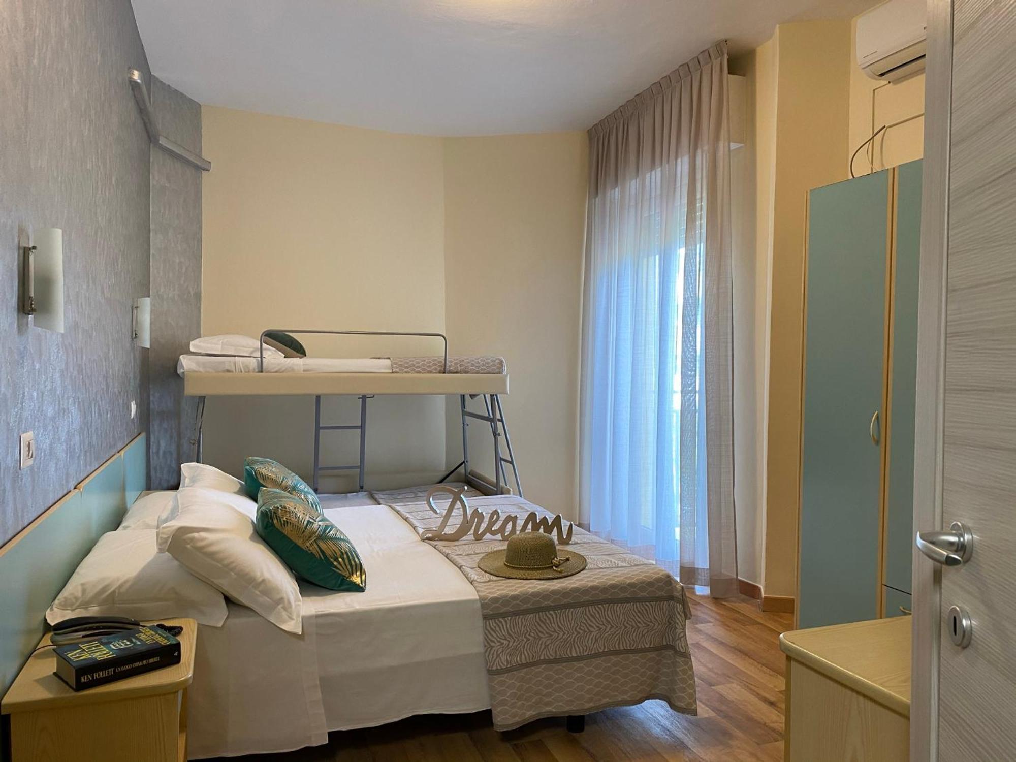 Hotel Jumbo Ріміні Екстер'єр фото