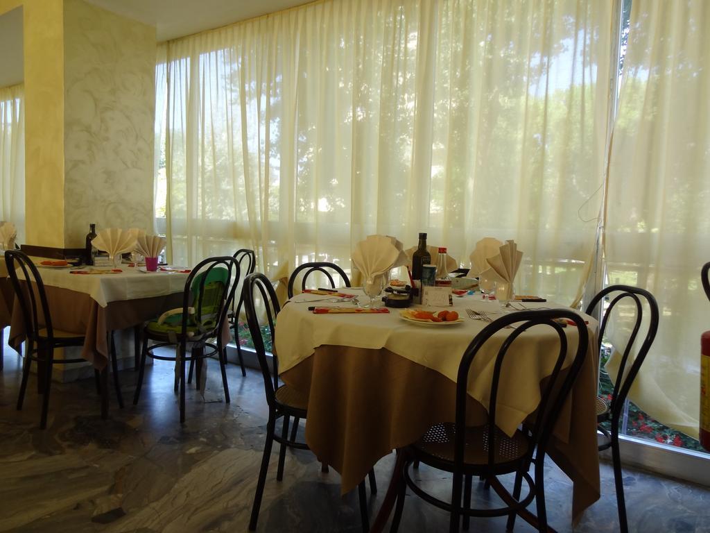 Hotel Jumbo Ріміні Екстер'єр фото