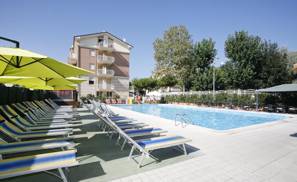 Hotel Jumbo Ріміні Екстер'єр фото