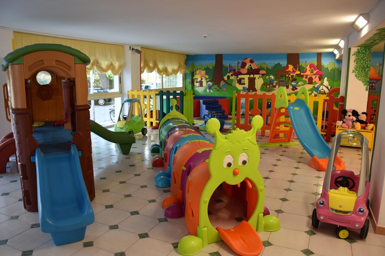 Hotel Jumbo Ріміні Екстер'єр фото